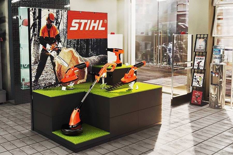 gepersonaliseerde productsokkel met presentatiewand