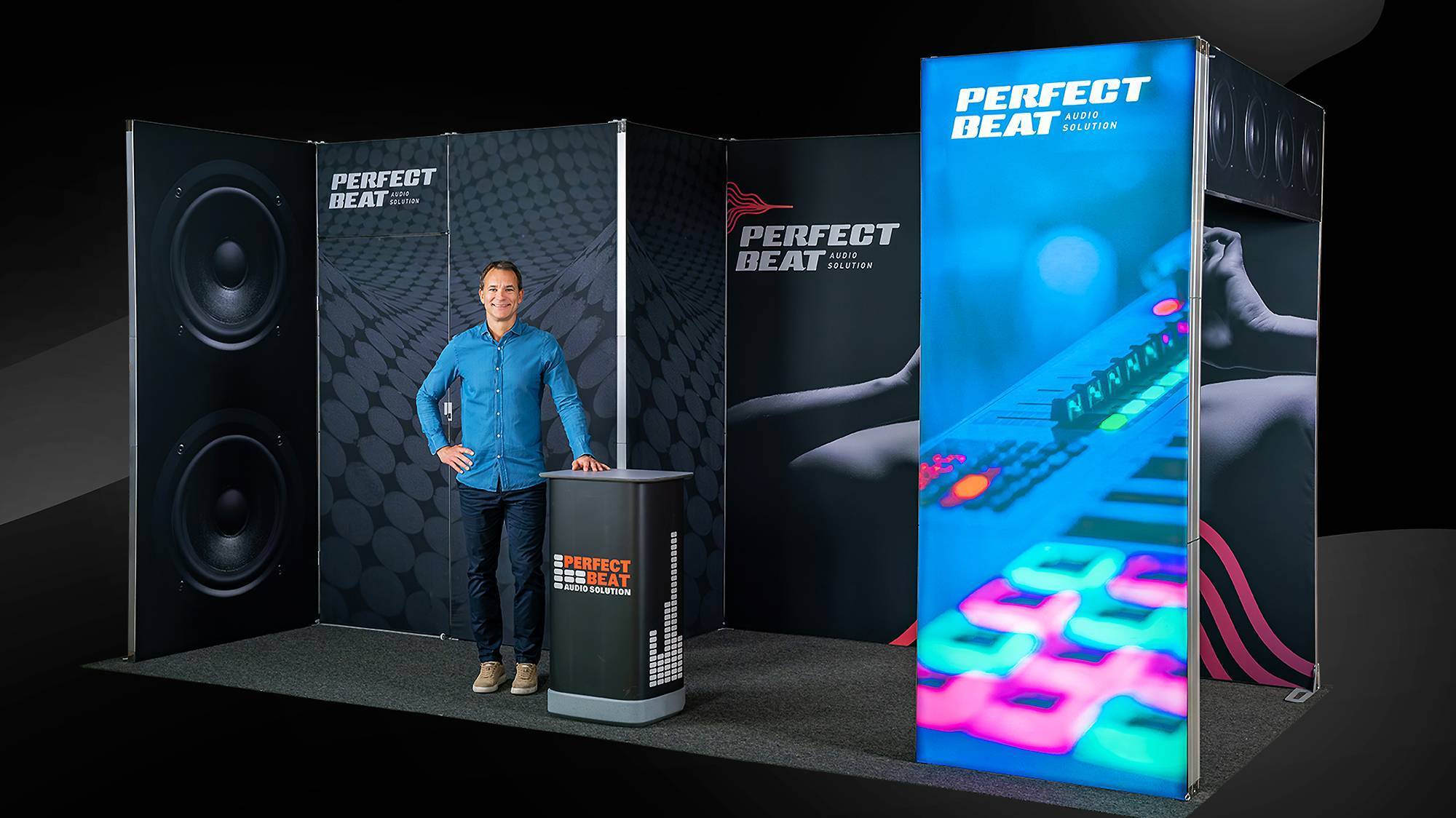 Exhibition stand with bridge module