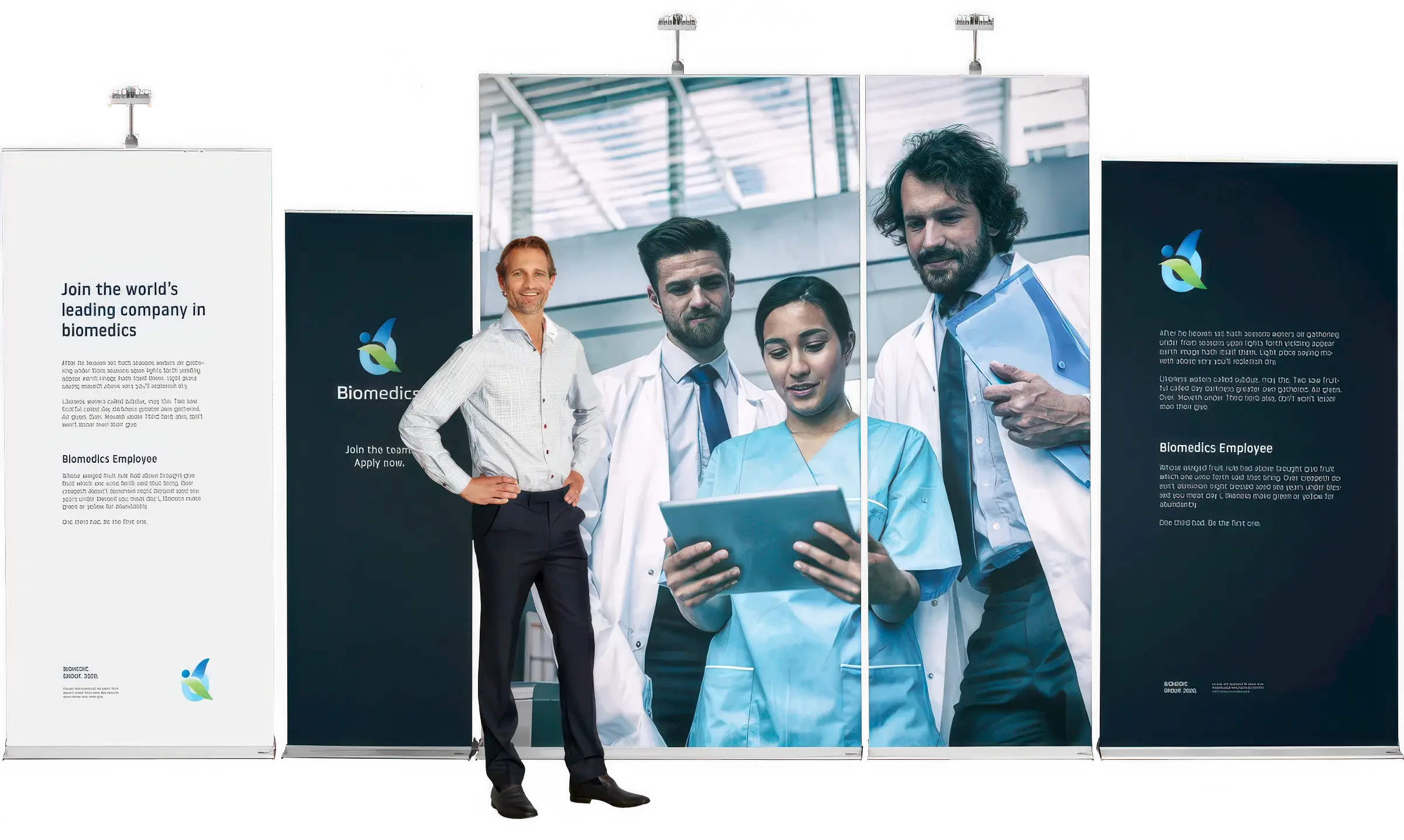 Man staat voor een biomedisch congresdisplay, waarop een groep professionals een tablet onderzoekt.