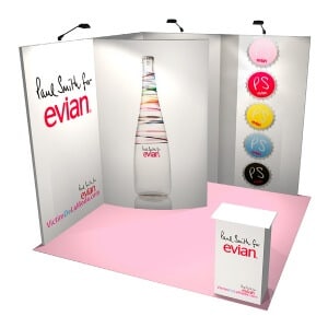 Exhibition stand with curved storage element